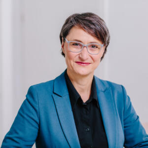 Gezeigt wird die Person Annegret Schwiening