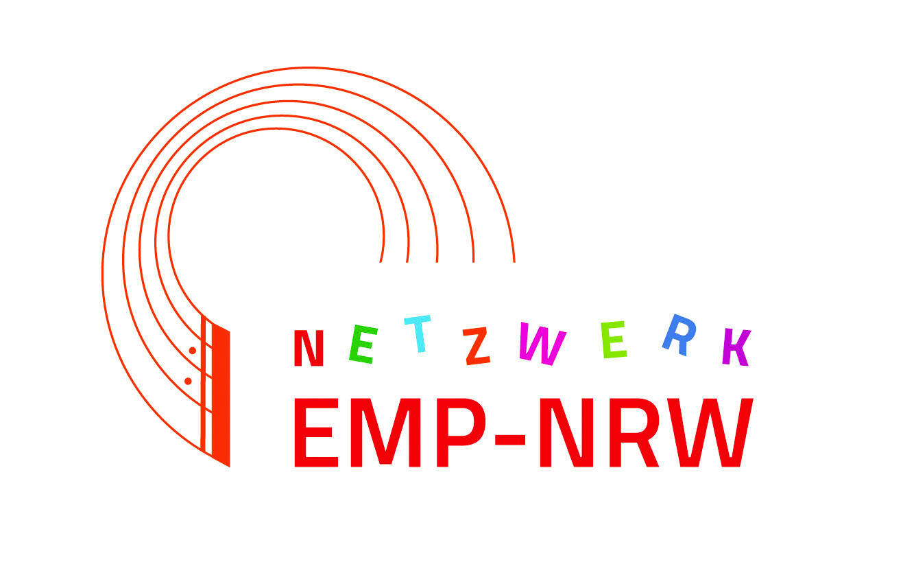 Es wird das Logo vom Netzwerk EMP-NRW gezeigt.