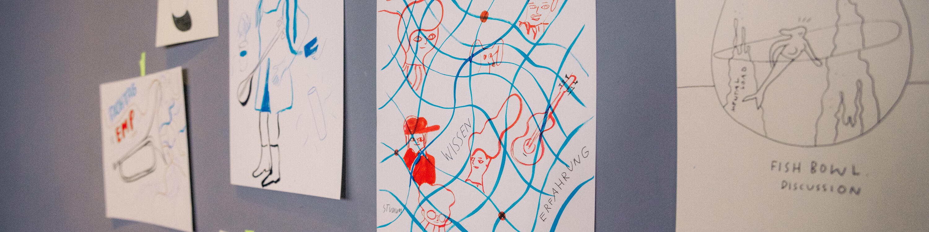 Gemalte Bilder an Wand